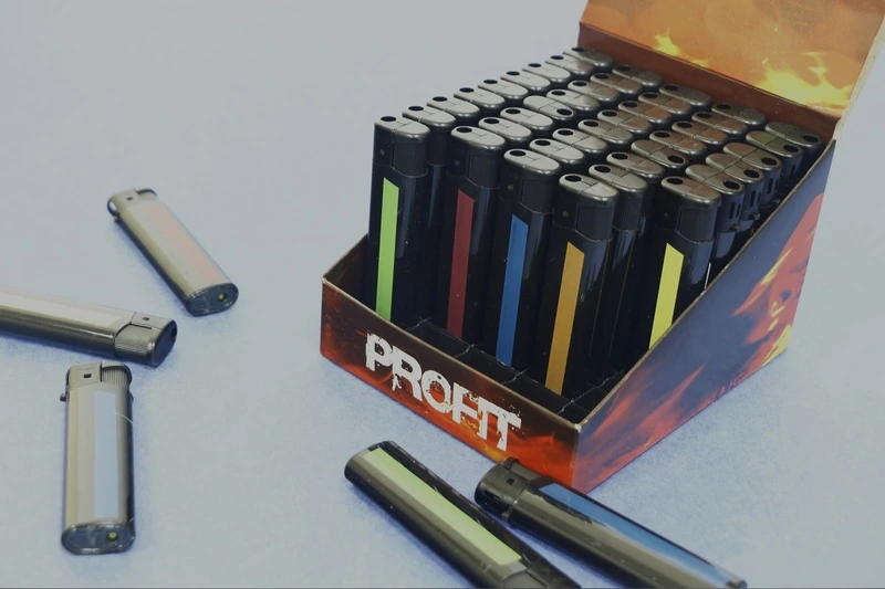 Зажигалка Profit PL-818С пьезо свеча черная цв. кнопка / 50