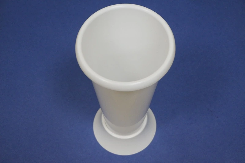 Ваза пласт. д/цветов под срезку 44 см  бел.