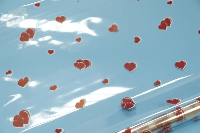 Плёнка в рулоне цветная ,Сердечки, 2х цв.70см