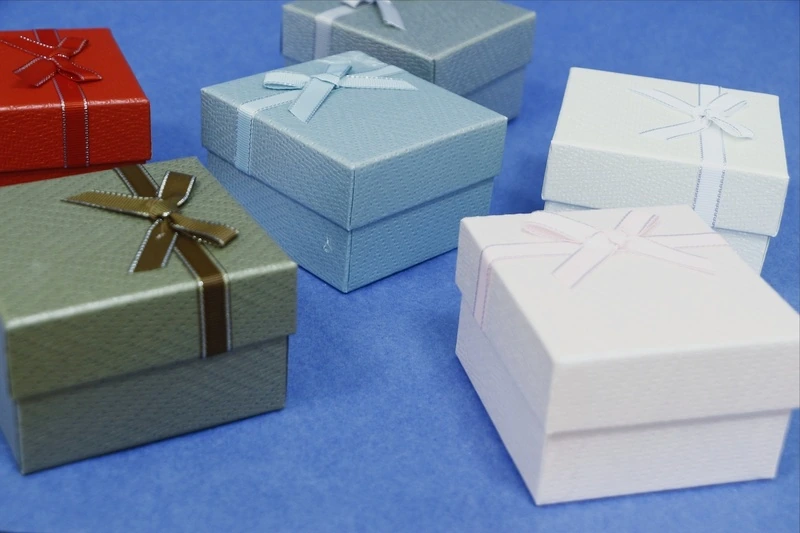 Коробка ювелир. с бантом 8,5*9*5,5