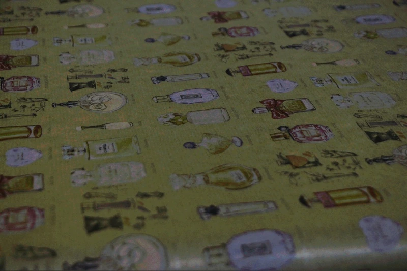 Бумага крафт 40г/м2. 72см х10м дизайнерская Парфюм