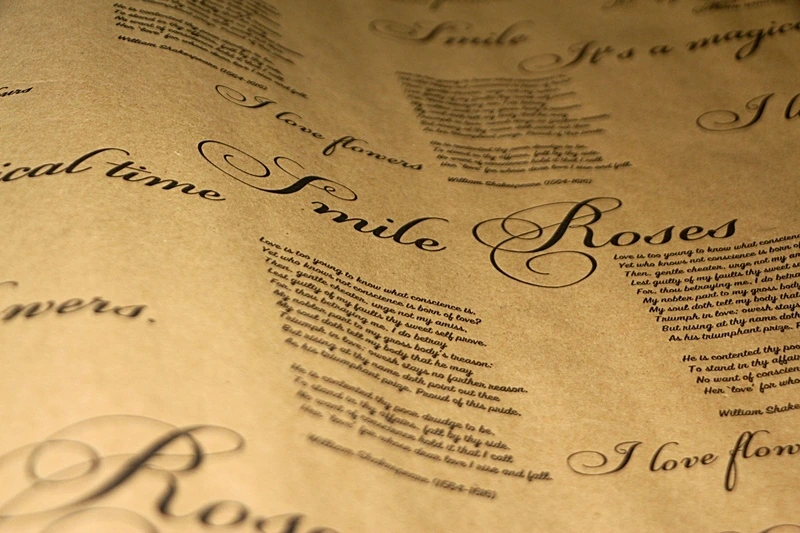 Крафт бумага "Стихи" 70 см*8,5 м ± 5%