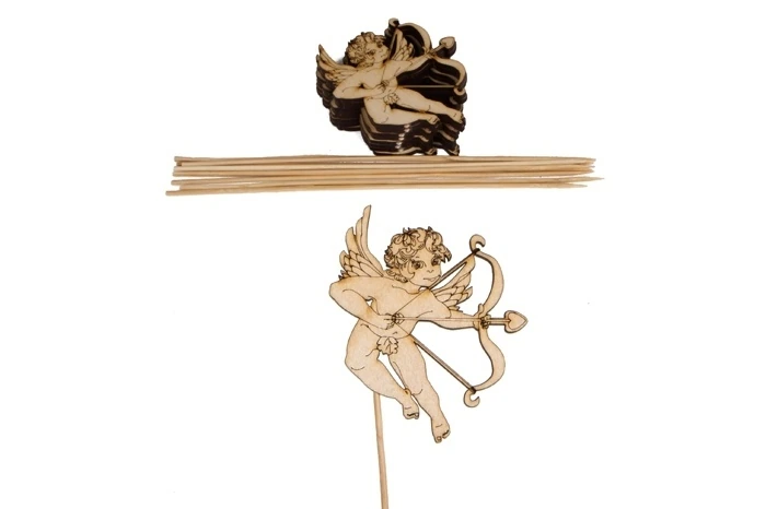 Вставка деревянная для цветов  "Амур со стрелой"