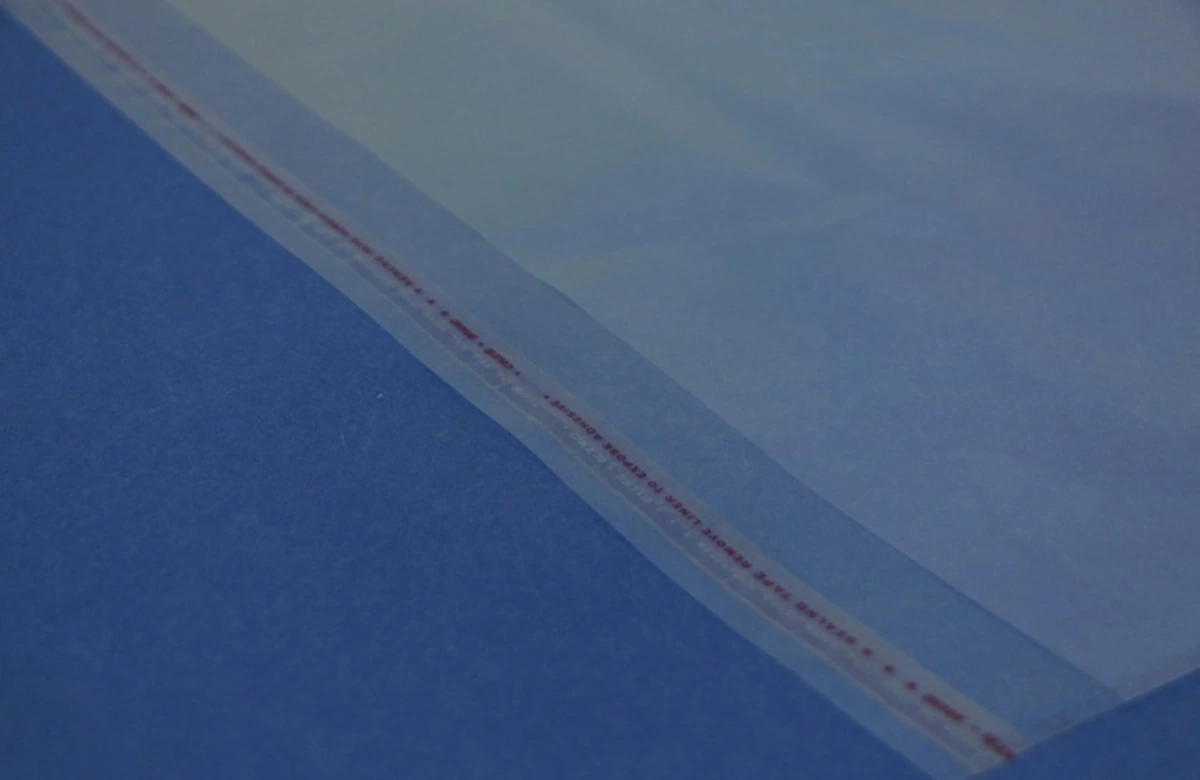 Пакет прозр. со скотчем 28х48/4 см