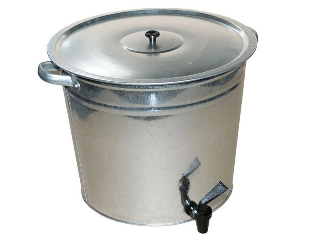 Бак оц. 32 л с крышкой и краном