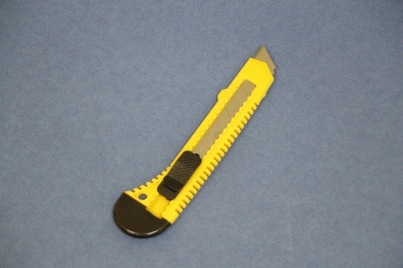 Нож канцелярский 18 мм inФОРМАТ комбинированный фиксатор