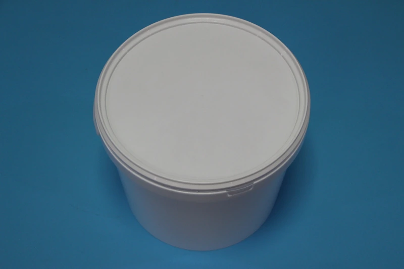 Ведро 5,8 л белое с крышкой