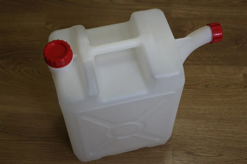 Канистра п/э со сливом 10 л М049 / 6