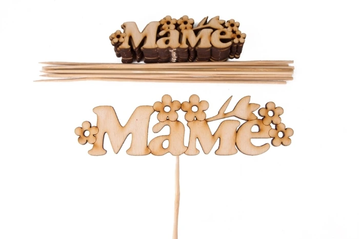 Вставка деревянная для цветов "Любимой маме"