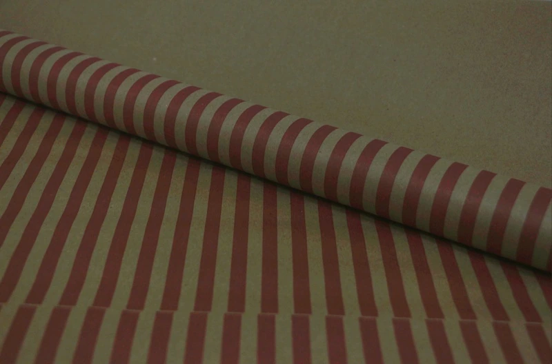 Крафт бумага "Полоски" 70 см*8,5 м ± 5%		