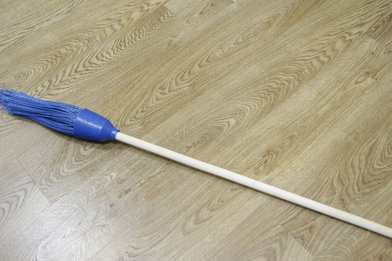 Метла кругл. с чер. 120 см "Брянская краса" 3 к./5