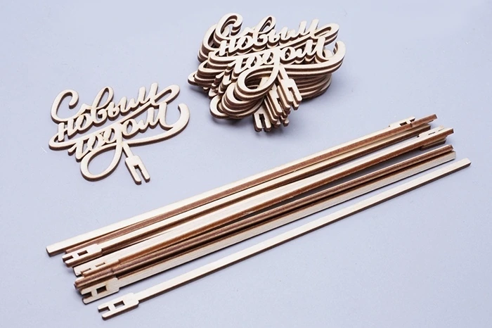 Вставка деревянная для цветов "С новым годом"	